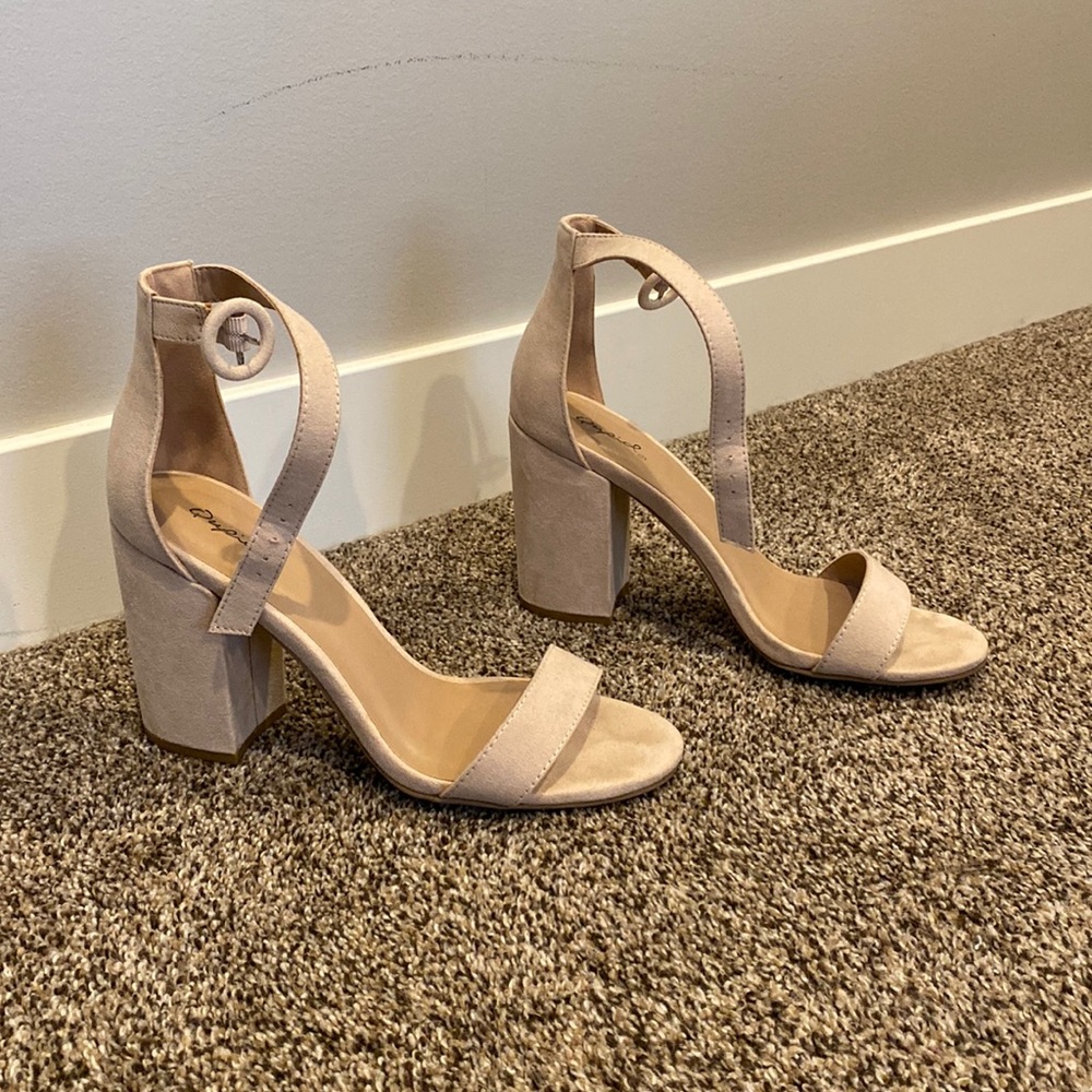 Straps heel